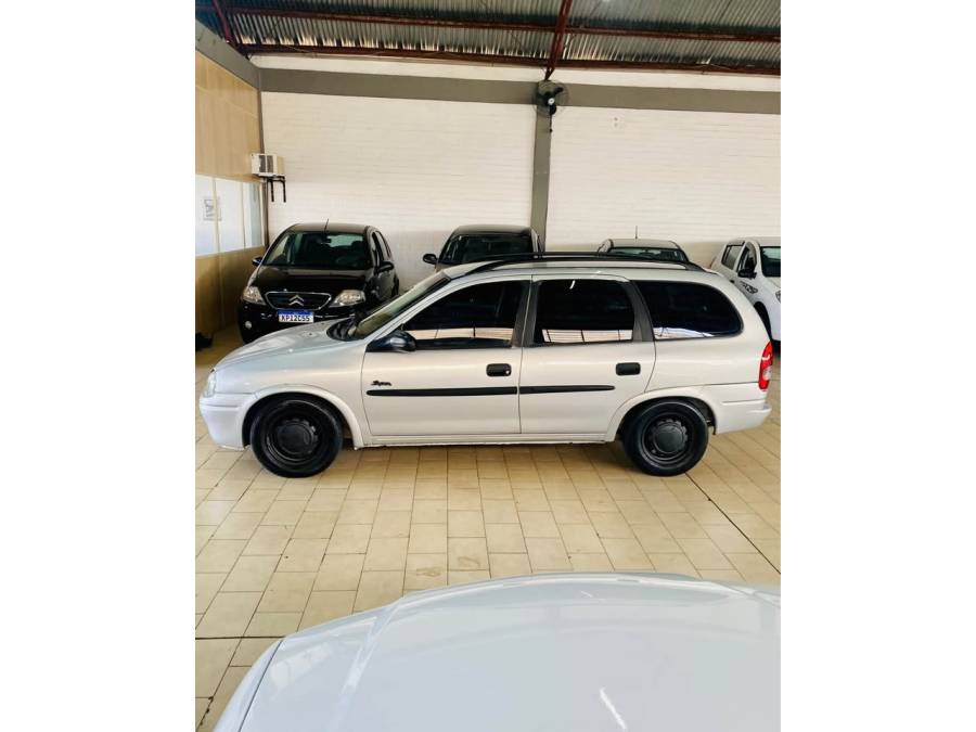 CHEVROLET - CORSA - 1999/1999 - Prata - R$ 13.990,00