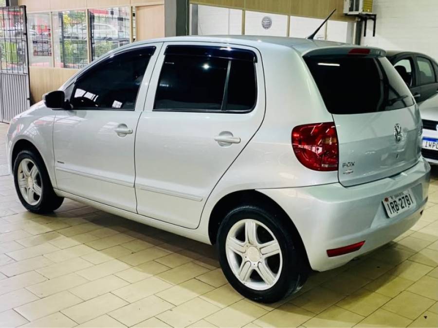 VOLKSWAGEN - FOX - 2011/2011 - Prata - R$ 28.990,00