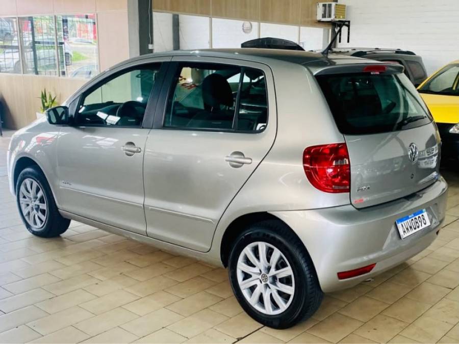 VOLKSWAGEN - FOX - 2014/2014 - Prata - R$ 37.990,00