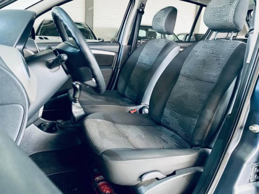 RENAULT - SANDERO - 2010/2011 - Cinza - R$ 29.990,00