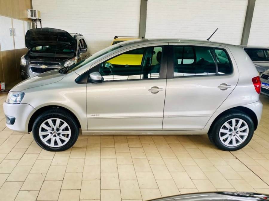 VOLKSWAGEN - FOX - 2014/2014 - Prata - R$ 37.990,00