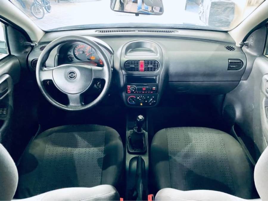 CHEVROLET - CORSA - 2010/2011 - Preta - R$ 28.990,00