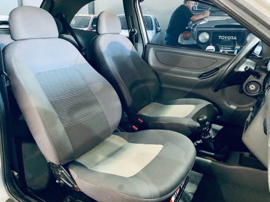 CHEVROLET - CELTA - 2001/2001 - Prata - R$ 13.990,00