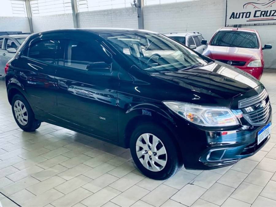 CHEVROLET - ONIX - 2018/2018 - Preta - R$ 47.990,00