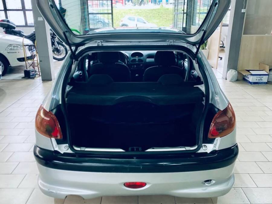 PEUGEOT - 206 - 2005/2006 - Prata - R$ 12.990,00
