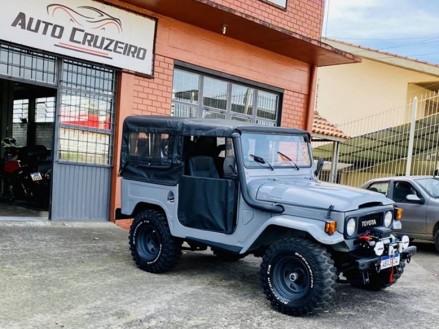 TOYOTA - BANDEIRANTE - 1978/1978 - Cinza - R$ 99.900,00